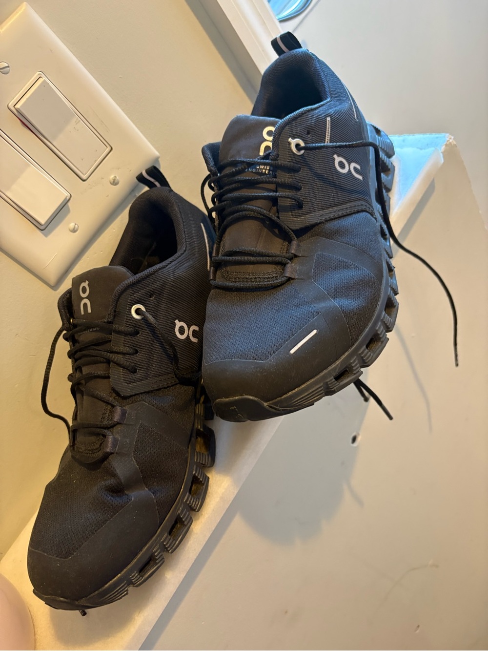 On Cloud Men's Athletic Running Shoes — Black